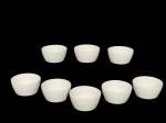 PORCELANAS, oito (8) cremeiras confeccionadas em porcelana na tonalidade branca, medindo 4x7,5cm.