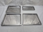 Lote de 4 petisqueiras em aço inox, sendo 3 grandes e 1 pequeno. Medindo o maior 24cm x 19cm.