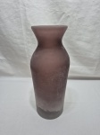 Lindo vaso, floreira em vidro acidato roxo. Medindo 12cm de bojo x 32cm de altura.