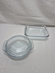 Lote de travessa quadrada e travessa redonda com tampa em vidro temperado. Medindo o quadrado 18cm x 18cm x 4,5cm de altura.