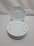 Jogo de 6 pratos de sobremesa em porcelana Renner estampada com espiral. Medindo 19,5cm de diâmetro. Um deles com bicado.