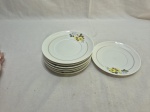 Jogo de 7 pires de chá em porcelana Renner, flor amarela. Medindo 15,5cm de diâmetro.