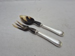 Par de talher de salada em prata 90 Fracalanza com pontas em chifre. Medindo o garfo 22,5cm de comprimento, colher 23cm de comprimento.
