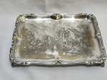 Linda bandeja retangular em prata 90 Eberle cinzelada. Medindo 25cm x 19cm. Com desgaste, monogramado RY.