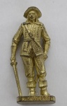 Miniatura Metal Mosqueteiro 2 Musketeer - Kinder Ovo Anos 90 Item de colecionador original da série "Musketeers" de 1993. Miniatura em metal dourado com aproximadamente 4 cm de altura. Peça numerada "MUSKETEER 2" na base