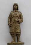 Miniatura Metal Guerreiro Huno Hun 1 - Kinder Ovo Anos 90 Item de colecionador original da série "Huns" (K95 N107) lançada em 1995. Miniatura em metal bronze/dourado com aproximadamente 4 cm de altura. Peça numerada "HUN 1" na base. Excelente estado de conservação, relíquia da década de 90