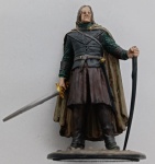 Miniatura Madril - Capitão de Osgiliath - Coleção Senhor dos Anéis (Eaglemoss)Figura detalhada do personagem com seu traje de capitão, capa e espada características dos guardiões de Ithilien.
