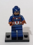 Capitão América (Captain America), o lendário líder dos Vingadores, da linha LEGO Marvel Super Heroes. Esta versão específica, com o traje detalhado e máscara, foi lançada em 2015 como parte do conjunto 76032 - The Avengers Quinjet City Chase, baseado no filme Vingadores: Era de Ultron.