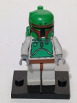 Boba Fett (sw0002), a versão clássica do lendário caçador de recompensas de Star Wars. Lançado originalmente em conjuntos icônicos como o 7144 (Slave I) de 2000 e o 4476 (Jabba's Prize) de 2003