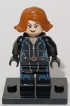 Viúva Negra (Natasha Romanoff), da Marvel, especificamente na versão do filme Vingadores: A Era de Ultron (2015). Ela faz parte de conjuntos clássicos como o The Quinjet City Chase (76032) e o S.H.I.E.L.D. Helicarrier (76042).