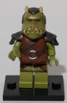 Guarda Gamorreano (Gamorrean Guard), personagem clássico de Star Wars que servia no palácio de Jabba, o Hutt. Pelo design detalhado com as ombreiras escuras e a tonalidade verde-oliva, trata-se de uma versão original da LEGO, presente em conjuntos como o Palácio de Jabba (9516) ou o Poço do Rancor (75005).