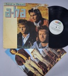 LP A-HA - BEST IN BRAZIL C/ ENCARTE // CAPA CONFORME FOTOS // DISCO EM MUITO BOM ESTADO // PODE CONTER RISCOS QUE CAUSAM CHIADOS, RUÍDOS OU PULOS