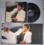 LP MICHAEL JACKSON - THRILLER C/ ENCARTE // CAPA CONFORME FOTOS // DISCO EM BOM / MUITO BOM ESTADO // PODE CONTER RISCOS QUE CAUSAM CHIADOS, RUÍDOS OU PULOS