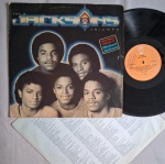 LP THE JACKSONS - TRIUMPH C/ ENCARTE // CAPA CONFORME FOTOS // DISCO EM MUITO BOM ESTADO // PODE CONTER RISCOS QUE CAUSAM CHIADOS, RUÍDOS OU PULOS