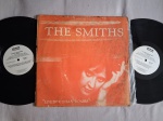 LP THE SMITHS - LOUDER THAN BOMBS CAPA DUPLA // CAPA CONFORME FOTOS // DISCO EM MUITO BOM ESTADO // PODE CONTER RISCOS QUE CAUSAM CHIADOS, RUÍDOS OU PULOS