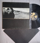 LP U2 - THE JOSHUA TREE CAPA DUPLA C/ ENCARTE // CAPA CONFORME FOTOS // DISCO EM MUITO BOM ESTADO // PODE CONTER RISCOS QUE CAUSAM CHIADOS, RUÍDOS OU PULOS