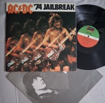 LP ACDC - 74 JAILBREAK C/ ENCARTE // CAPA CONFORME FOTOS // DISCO EM MUITO BOM ESTADO // PODE CONTER RISCOS QUE CAUSAM CHIADOS, RUÍDOS OU PULOS