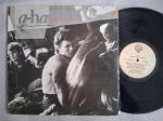 LP A-HA - HUNTING HIGH AND LOW // CAPA CONFORME FOTOS // DISCO EM MUITO BOM ESTADO // PODE CONTER RISCOS QUE CAUSAM CHIADOS, RUÍDOS OU PULOS