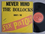 LP SEX PISTOLS - NEVER MIND THE BOLLOCKS HERE'S THE SEX PISTOLS // CAPA CONFORME FOTOS // DISCO EM MUITO BOM ESTADO // PODE CONTER RISCOS QUE CAUSAM CHIADOS, RUÍDOS OU PULOS