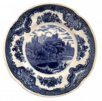 Prato raso em porcelana esmaltada SÃO CAETANO adornado com paisagem em azul e branco, possui registro no verso. Mede 18,5cm.