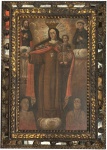 ESCOLA CUZQUEÑA, SÉC. XVIII/XIX  Óleo sobre tela representando Nossa Senhora do Carmo com o Menino Jesus, ladeada por santos e devotos. Rica policromia em tons terrosos e dourados, com expressiva moldura entalhada em madeira ebanizada e dourada com incrustações espelhadas.Medida da obra 66 x 107 cm. Medida total 103 x 144 cm.Obra de grande valor devocional e artístico, típica da tradição colonial andina.
