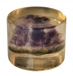 Ametista eternizada em resina - 05x6,5 cm.