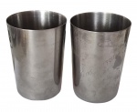 TAURUS - Par de copos em inox - com nome gravado - 10x07 cm - necessitando limpeza.