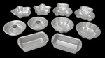 Lote composto por 10 pequenas formas em alumínio - sendo 2 estrelas 03x12x12 cm - 2 ursinhos 03x15x13 cm - 4 de pudim 03x12 com o menor e 03x13 cm o maior - e 2 retangulares 04x14x08 cm - com riscos do uso.