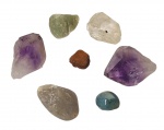 Lote composto por 7 pedras naturais - 02x2,5x3,5 cm a maior e 1,5x1,5 cm a menor.
