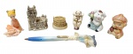 Lote composto por 7 decorativos - sendo 4 em resina 06x05x3,5 cm o maior e 03x04 cm o menor - e 3 em biscuit 05x04x3,5 cm.