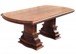 Mesa de jantar em madeira folheada envernizada - 83x198x106 cm - em conservada, com riscos na borda e necessitando retoques no verniz.