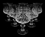 PARA RESTAURO - Conjunto com 6 taças em cristal lapidado para aperitivo - 12,5x6,5 cm - todas com pequenas lascas nas bordas.