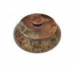 Pequena caixa em pedra sabão - 02x4,5 cm.