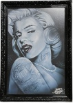 Grande Moldura Em madeira pintada - com vidro - 103x73 cm - Acompanha pôster da marilyn - com pequenos descascados na pintura das pontas.