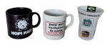 Lote composto por 3 peças promocionais em porcelana - sendo 2 canecas 09x12 cm - e 1 copo 11x08 cm.