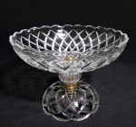 Fruteiras em Cristal lapidado e guarnições em metal dourado. Med. 18 x 24 cm.