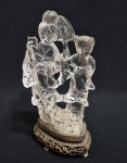 Escultura chinesa em cristal lapidado. Med. 16 x 09 x 8.5 cm