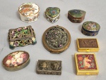 Coleção com 9 caixinhas de comprimido variadas com diversas procedências. Medida da maior:  7 x 6 cm.
