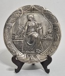 ART NOUVEAU - Circa de 1900 -  Donzela | Prato de parede em metal prateado | 28cm de diâmetro