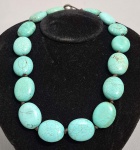 Colar com contas contas grande em Turquesa polida. Med. 46 cm