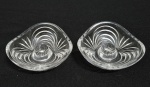 Par de pequenos castiçais em cristal para uma vela. Med. 8 x 8 cm.