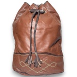 MESBLA - BOLSA CONFECCIONADA EM COURO NOBUCK, ESTILO SACO MARINHEIRO, COR MARROM, ALÇA AJUSTAVÉL, MEDINDO 44 X 35 CM. TRATA-SE DE PEÇA SEMINOVA, PODENDO APRESENTAR SINAIS DE USO, MARCAS DO TEMPO, DESGASTES NATURAIS, PEQUENAS IMPERFEIÇÕES, RESTAUROS, REPAROS E/OU OUTRAS CARACTERÍSTICAS PRÓPRIAS DE SUA NATUREZA, USO E ESTADO DE CONSERVAÇÃO, NÃO SENDO TAIS ASPECTOS, POR SI SÓ, MOTIVO PARA DESCLASSIFICAÇÃO, CANCELAMENTO OU QUESTIONAMENTOS POSTERIORES, DEVENDO O ARREMATANTE CONSIDERAR TAIS CONDIÇÕES PREVIAMENTE À OFERTA E ARREMATAÇÃO.