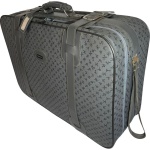 PRIMICIA - MALA DE VIAGEM CONFECCIONADA EM COURO ECOLÓGICO, FORRAÇÃO INTERNA EM TECIDO XADREZ, AMPLO ESPAÇO INTERNO, CINTA ELÁSTICA COM TRAVA, ALÇA CENTRAL, ALÇA LATERAL, FECHAMENTO CENTRAL EM ZÍPER, COR CINZA, QUATRO RODINHAS, MEDINDO 58 X 76 X 24 CM. TRATA-SE DE PEÇA SEMINOVA, PODENDO APRESENTAR SINAIS DE USO, MARCAS DO TEMPO, DESGASTES NATURAIS, PEQUENAS IMPERFEIÇÕES, RESTAUROS, REPAROS E/OU OUTRAS CARACTERÍSTICAS PRÓPRIAS DE SUA NATUREZA, USO E ESTADO DE CONSERVAÇÃO, NÃO SENDO TAIS ASPECTOS, POR SI SÓ, MOTIVO PARA DESCLASSIFICAÇÃO, CANCELAMENTO OU QUESTIONAMENTOS POSTERIORES, DEVENDO O ARREMATANTE CONSIDERAR TAIS CONDIÇÕES PREVIAMENTE À OFERTA E ARREMATAÇÃO.