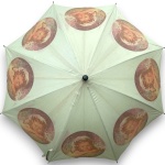 SAMIRA - GUARDA-CHUVA EXECUTADO EM TECIDO POLIAMIDA, CABO EM MATERIAL PLÁSTICO RESISTENTE, MEDINDO 82 CM. TRATA-SE DE PEÇA SEMINOVA, PODENDO APRESENTAR SINAIS DE USO, MARCAS DO TEMPO, DESGASTES NATURAIS, PEQUENAS IMPERFEIÇÕES, RESTAUROS, REPAROS E/OU OUTRAS CARACTERÍSTICAS PRÓPRIAS DE SUA NATUREZA, USO E ESTADO DE CONSERVAÇÃO, NÃO SENDO TAIS ASPECTOS, POR SI SÓ, MOTIVO PARA DESCLASSIFICAÇÃO, CANCELAMENTO OU QUESTIONAMENTOS POSTERIORES, DEVENDO O ARREMATANTE CONSIDERAR TAIS CONDIÇÕES PREVIAMENTE À OFERTA E ARREMATAÇÃO.