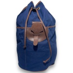 TUCANO - BOLSA CONFECCIONADA EM TECIDO LONADO ORNADO COM COURO, ESTILO SACO MARINHEIRO, COR AZUL MARINHO, ALÇA AJUSTAVÉL, MEDINDO 38 X 40 CM. TRATA-SE DE PEÇA SEMINOVA, PODENDO APRESENTAR SINAIS DE USO, MARCAS DO TEMPO, DESGASTES NATURAIS, PEQUENAS IMPERFEIÇÕES, RESTAUROS, REPAROS E/OU OUTRAS CARACTERÍSTICAS PRÓPRIAS DE SUA NATUREZA, USO E ESTADO DE CONSERVAÇÃO, NÃO SENDO TAIS ASPECTOS, POR SI SÓ, MOTIVO PARA DESCLASSIFICAÇÃO, CANCELAMENTO OU QUESTIONAMENTOS POSTERIORES, DEVENDO O ARREMATANTE CONSIDERAR TAIS CONDIÇÕES PREVIAMENTE À OFERTA E ARREMATAÇÃO.