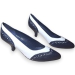 CZARINA - SAPATO, MODELO SCARPIN, ESTILO SPECTATOR, CONFECCIONADO EM COURO, CORES BRANCA E AZUL-MARINHO, SALTO 7, TAMANHO 38. NECESSITA REPOSIÇÃO DA BORRACHINHA E/OU TAQUINHO DO SALTO, DITO HEEL CAP, CONFORME FOTOS ANEXAS. TRATA-SE DE PEÇA SEMINOVA, PODENDO APRESENTAR SINAIS DE USO, MARCAS DO TEMPO, DESGASTES NATURAIS, PEQUENAS IMPERFEIÇÕES, RESTAUROS, REPAROS E/OU OUTRAS CARACTERÍSTICAS PRÓPRIAS DE SUA NATUREZA, USO E ESTADO DE CONSERVAÇÃO, NÃO SENDO TAIS ASPECTOS, POR SI SÓ, MOTIVO PARA DESCLASSIFICAÇÃO, CANCELAMENTO OU QUESTIONAMENTOS POSTERIORES, DEVENDO O ARREMATANTE CONSIDERAR TAIS CONDIÇÕES PREVIAMENTE À OFERTA E ARREMATAÇÃO.