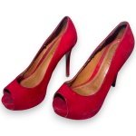 SCHUTZ - SAPATO, MODELO PEEP TOE, CONFECCIONADO EM COURO NOBUCK, COR VERMELHA, SALTO 12, TAMANHO 36. TRATA-SE DE PEÇA SEMINOVA, PODENDO APRESENTAR SINAIS DE USO, MARCAS DO TEMPO, DESGASTES NATURAIS, PEQUENAS IMPERFEIÇÕES, RESTAUROS, REPAROS E/OU OUTRAS CARACTERÍSTICAS PRÓPRIAS DE SUA NATUREZA, USO E ESTADO DE CONSERVAÇÃO, NÃO SENDO TAIS ASPECTOS, POR SI SÓ, MOTIVO PARA DESCLASSIFICAÇÃO, CANCELAMENTO OU QUESTIONAMENTOS POSTERIORES, DEVENDO O ARREMATANTE CONSIDERAR TAIS CONDIÇÕES PREVIAMENTE À OFERTA E ARREMATAÇÃO.