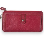 CARTEIRA PARA DOCUMENTOS, CARTÕES E DINHEIRO CONFECCIONADA COURO ECOLÓGICO TRABALHADO, COR VERMELHA, INTERIOR COM MÚLTIPLAS DIVISÕES, FECHAMENTO CENTRAL EM ZÍPER E BOTÃO MAGNÉTICO, MEDINDO 12 X 21 CM. ACOMPANHA ALÇA DE MÃO. TRATA-SE DE PEÇA SEMINOVA, PODENDO APRESENTAR SINAIS DE USO, MARCAS DO TEMPO, DESGASTES NATURAIS, PEQUENAS IMPERFEIÇÕES, RESTAUROS, REPAROS E/OU OUTRAS CARACTERÍSTICAS PRÓPRIAS DE SUA NATUREZA, USO E ESTADO DE CONSERVAÇÃO, NÃO SENDO TAIS ASPECTOS, POR SI SÓ, MOTIVO PARA DESCLASSIFICAÇÃO, CANCELAMENTO OU QUESTIONAMENTOS POSTERIORES, DEVENDO O ARREMATANTE CONSIDERAR TAIS CONDIÇÕES PREVIAMENTE À OFERTA E ARREMATAÇÃO.