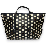 BOLSA BAG, ALÇAS AJUSTAVÉIS, COR PRETA COM DETALHES EM POÁAS E TACHAS EM METAL DOURADO, MEDINDO 29 X 48 CM. TRATA-SE DE PEÇA SEMINOVA, PODENDO APRESENTAR SINAIS DE USO, MARCAS DO TEMPO, DESGASTES NATURAIS, PEQUENAS IMPERFEIÇÕES, RESTAUROS, REPAROS E/OU OUTRAS CARACTERÍSTICAS PRÓPRIAS DE SUA NATUREZA, USO E ESTADO DE CONSERVAÇÃO, NÃO SENDO TAIS ASPECTOS, POR SI SÓ, MOTIVO PARA DESCLASSIFICAÇÃO, CANCELAMENTO OU QUESTIONAMENTOS POSTERIORES, DEVENDO O ARREMATANTE CONSIDERAR TAIS CONDIÇÕES PREVIAMENTE À OFERTA E ARREMATAÇÃO.