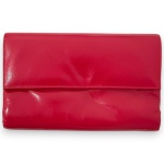 BOLSA CLUTCH CONFECCIONADA EM COURO, COR VERMELHA, MEDINDO 14 X 21 CM. TRATA-SE DE PEÇA SEMINOVA, PODENDO APRESENTAR SINAIS DE USO, MARCAS DO TEMPO, DESGASTES NATURAIS, PEQUENAS IMPERFEIÇÕES, RESTAUROS, REPAROS E/OU OUTRAS CARACTERÍSTICAS PRÓPRIAS DE SUA NATUREZA, USO E ESTADO DE CONSERVAÇÃO, NÃO SENDO TAIS ASPECTOS, POR SI SÓ, MOTIVO PARA DESCLASSIFICAÇÃO, CANCELAMENTO OU QUESTIONAMENTOS POSTERIORES, DEVENDO O ARREMATANTE CONSIDERAR TAIS CONDIÇÕES PREVIAMENTE À OFERTA E ARREMATAÇÃO.